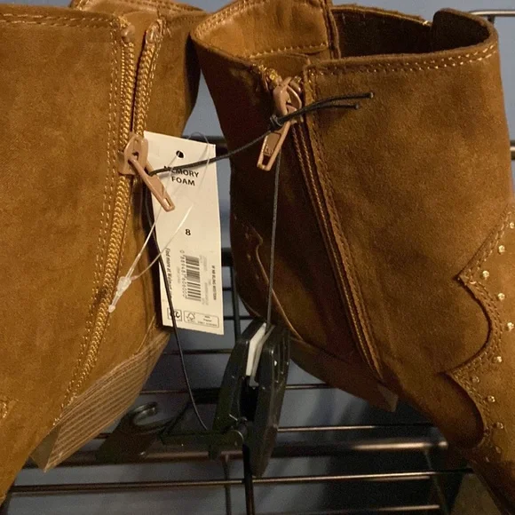 3/$20 Women’s boots - Picture 2 of 7